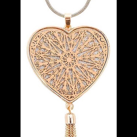 HEART ❤️ TASSEL PENDANT NECKLACE
Gold Tone NWT❤️🎁 - Picture 2 of 5
